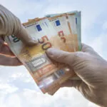 Ophef over topsalaris NOS-directeur Renate Eringa: Kamerleden eisen uitleg en terugbetaling