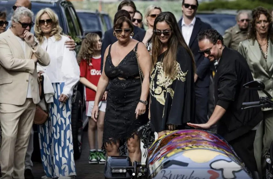 Simone haalt haar vriendje op van Schiphol – maar hij kan zijn handen niet thuishouden