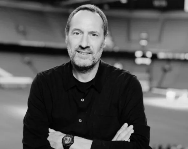 John van &rsquo;t Schip weer gelukkig in de liefde: een nieuw begin na een zware periode