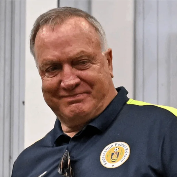 Dick Advocaat keert onverwachts terug naar Nederland: Cura&ccedil;ao mist zijn bondscoach tijdens belangrijke WK-wedstrijd