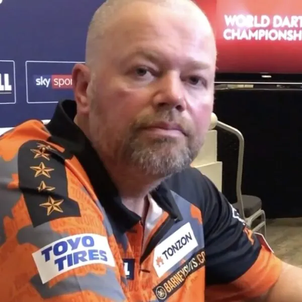 Raymond van Barneveld verrast iedereen met nieuwe look en frisse energie