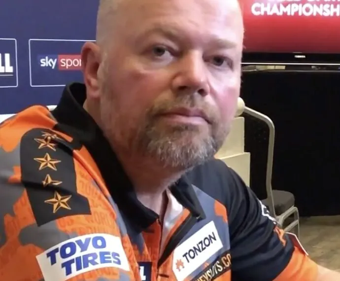 Raymond van Barneveld verrast iedereen met nieuwe look en frisse energie