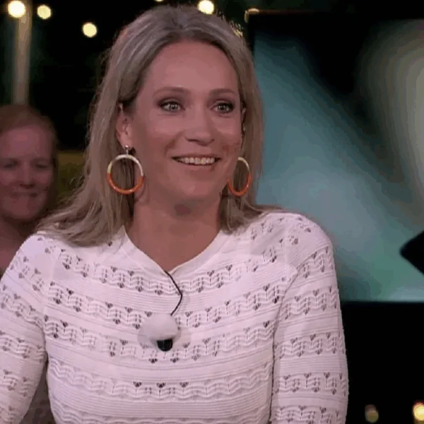 Foto van H&eacute;l&egrave;ne Hendriks leidt tot online discussie &ndash; waarom haar uitstraling zoveel mensen blijft boeien