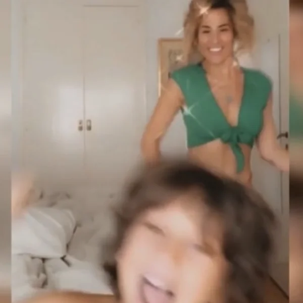 Deze kerstvideo van Robbie verovert het internet: waarom iedereen denkt dat hij de schoolwedstrijd heeft gewonnen