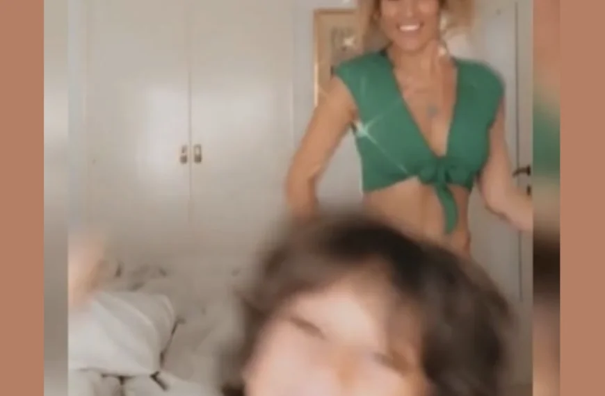 Deze kerstvideo van Robbie verovert het internet: waarom iedereen denkt dat hij de schoolwedstrijd heeft gewonnen