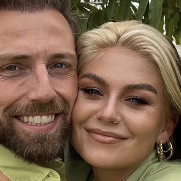 Roxeanne Hazes Straalt na Bijzonder Babynieuws: Vriendin Vernoemt Dochter naar Haar