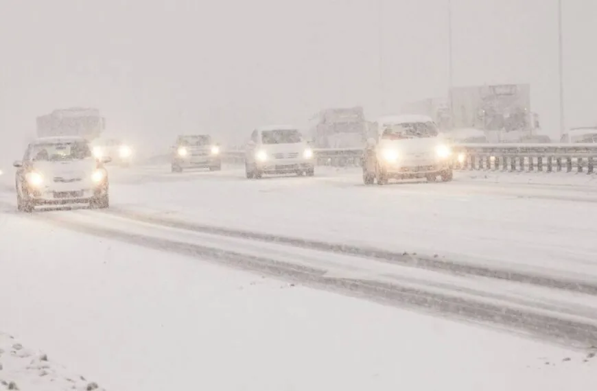 Rijkswaterstaat slaat alarm: vermijd deze wegen en regio&rsquo;s door extreme winterse omstandigheden