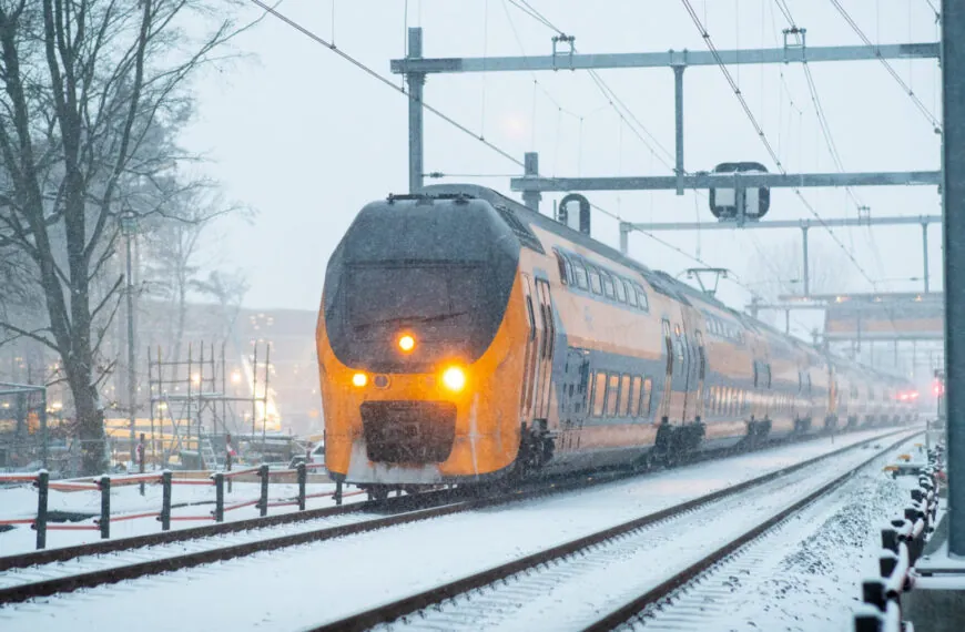 Reizigers in onzekerheid na alarmerend bericht van NS: winterchaos nog lang niet voorbij