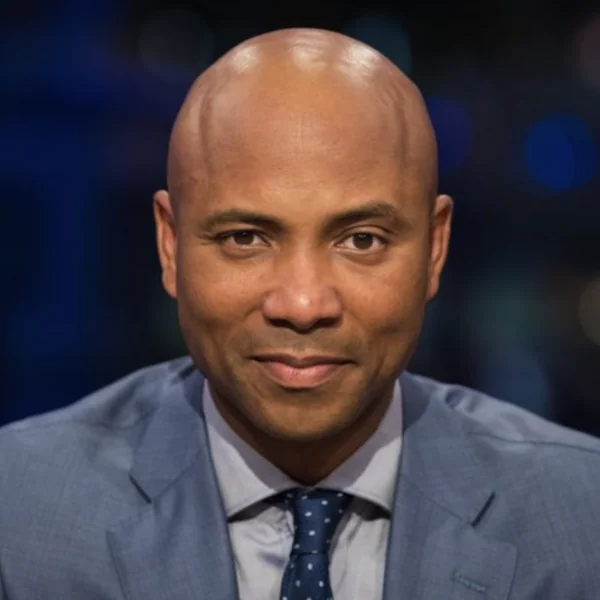 Humberto Tan gespot tijdens ontspannen wandeling: aandacht voor een mogelijke nieuwe fase