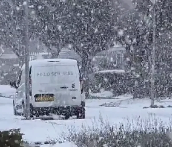 Weerdiensten waarschuwen voor aanhoudende sneeuw en gladheid: winterse periode houdt aan