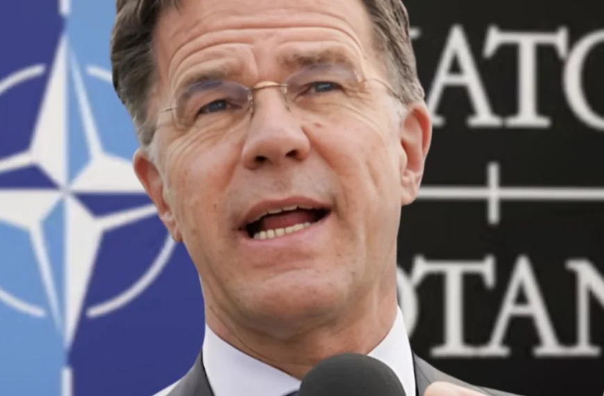 Mark Rutte ziet urgentie toenemen en spreekt Nederland indringend toe