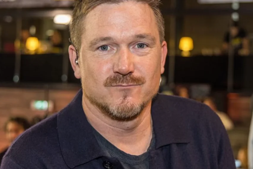 Johnny de Mol spreekt over mogelijke tv-terugkeer: ambitie, zelfreflectie en een verdeelde ontvangst