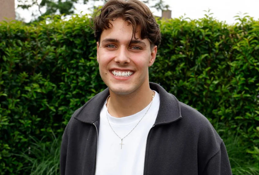 Frans Bauer jr. laat nieuw geluk zien tijdens familiemoment: een warme kennismaking die veel zegt