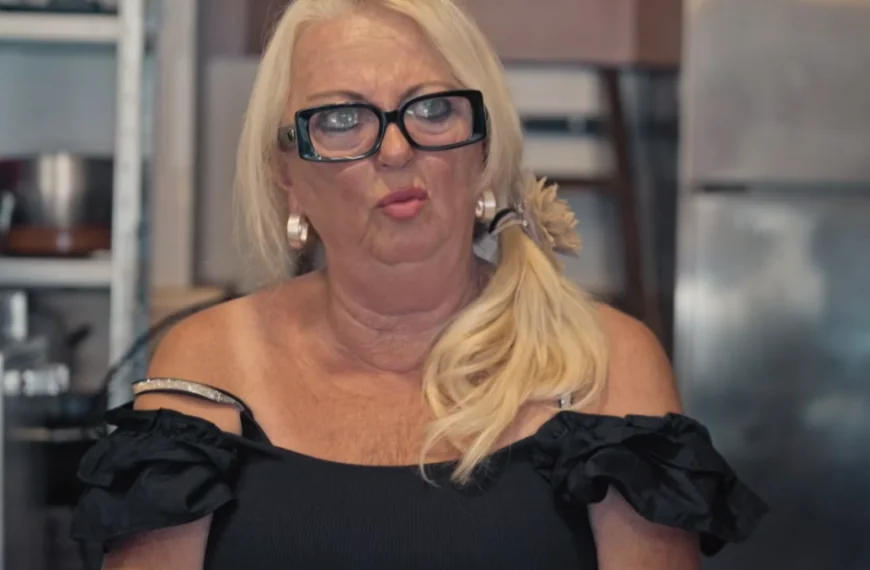 Nieuwe ontwikkelingen rond moeder Monique roepen vragen op: menselijkheid, loyaliteit en de nasleep van reality-televisie