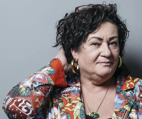 Caroline van der Plas over leven met artritis: grenzen, respect en doorwerken ondanks beperkingen