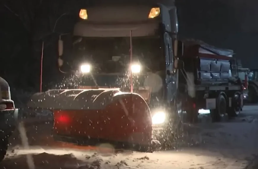 KNMI waarschuwt met code oranje voor winterse gladheid in vijf provincies