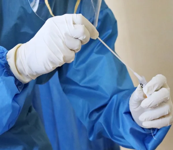 Alarmfase in Azi&euml; na dodelijke virusuitbraak: overheden scherpen controles aan