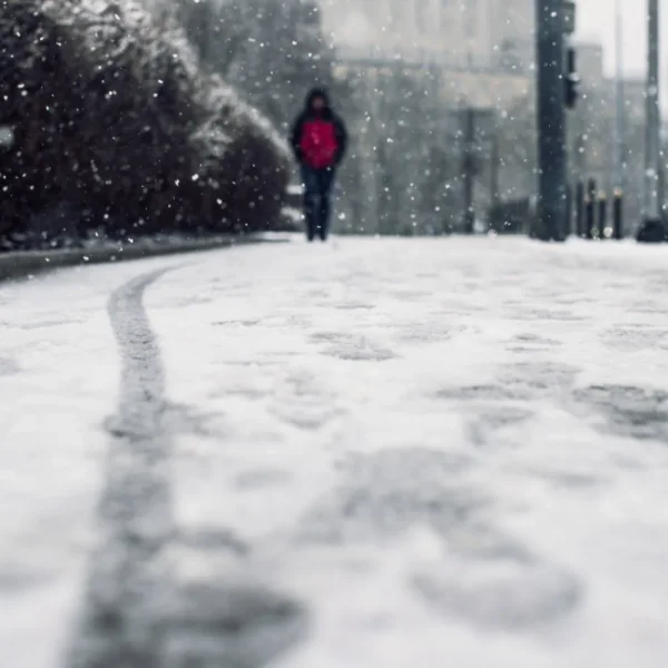 Weeralarm afgegeven voor vijf provincies wegens langdurige sneeuwval