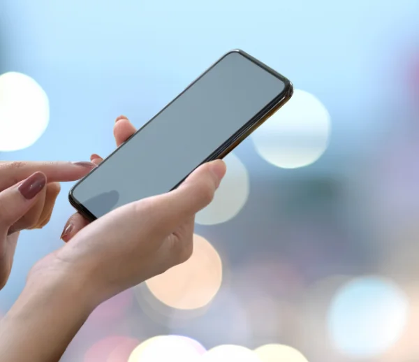 Mijn man ontving een telefoontje terwijl hij onder de douche stond: een verhaal over vertrouwen en veerkracht